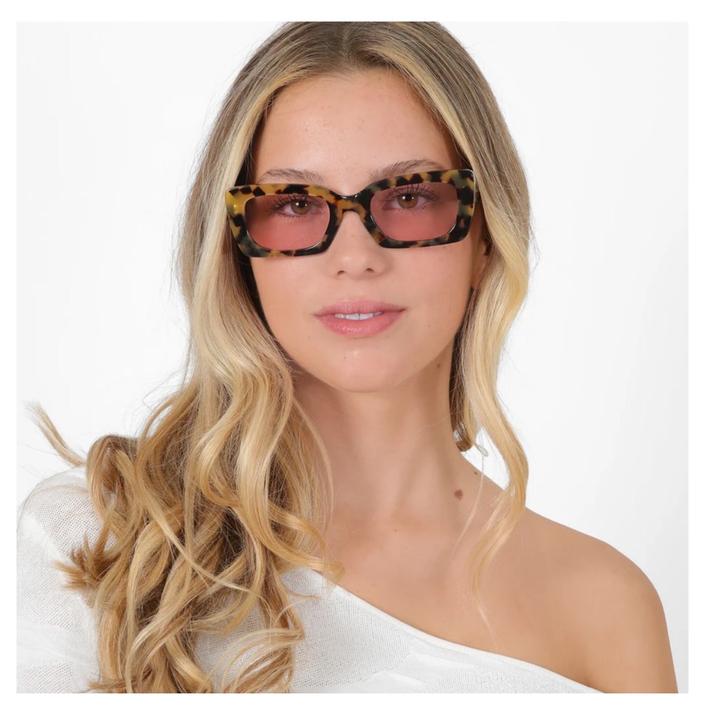 Illesteva Wilson Sunglasses Tortoise/Dusty Pink